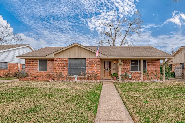 view of front of house featuring a front yard