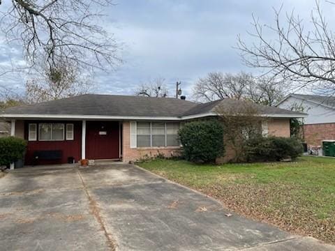 single story home with driveway and a front yard