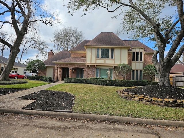 view of front of home featuring a front lawn