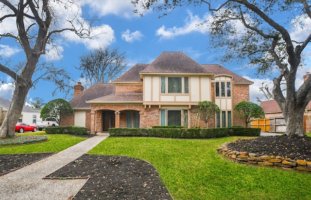 view of front facade featuring a front yard