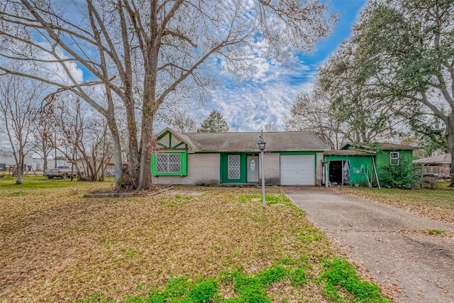 single story home featuring a garage and a front lawn