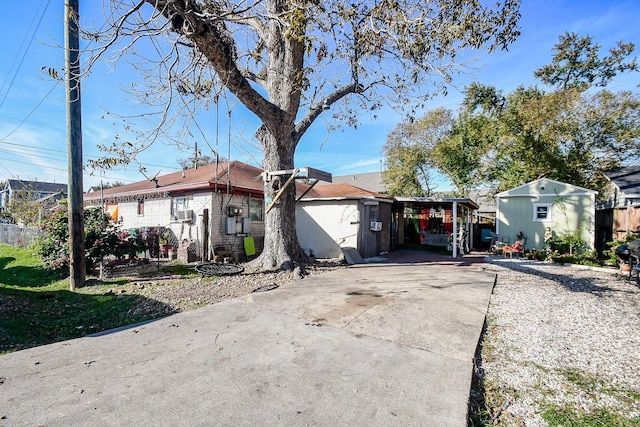 view of front facade featuring a carport and an outbuilding