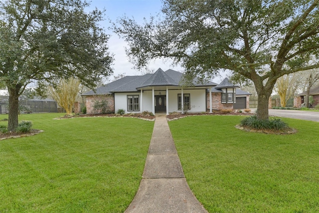 view of front of property featuring driveway, fence, and a front lawn