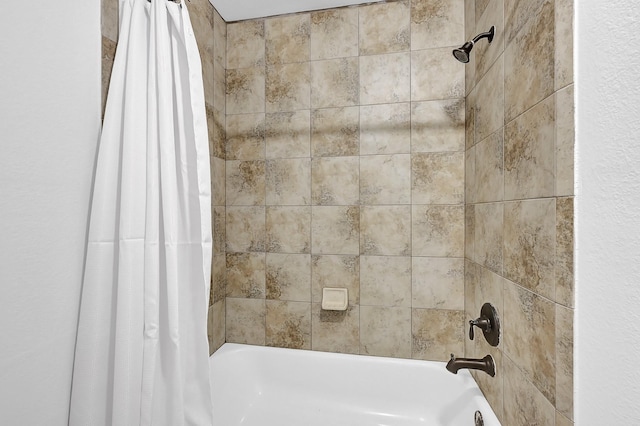 bathroom with shower / tub combo