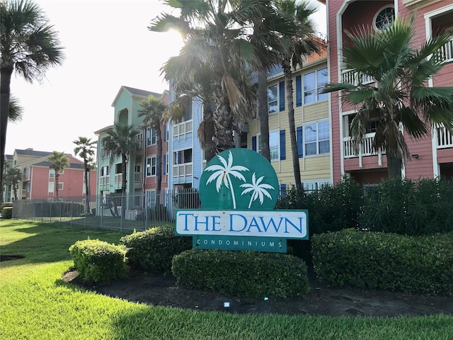 community / neighborhood sign featuring a lawn