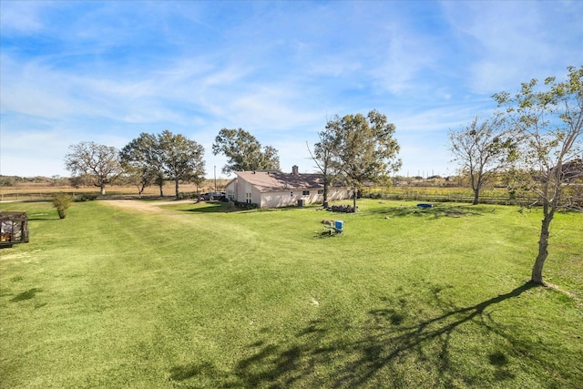 view of yard featuring a rural view