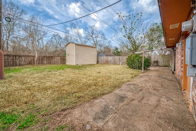 view of yard featuring a storage unit