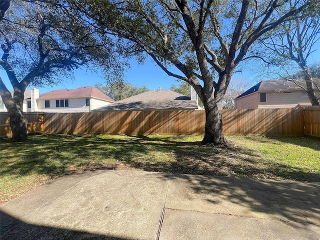 view of yard with a patio area