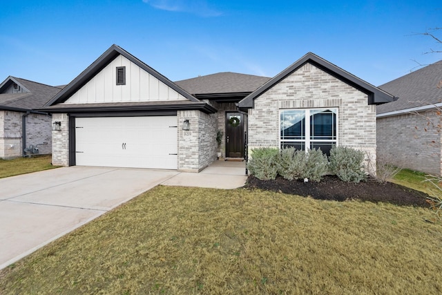 view of front of property featuring a garage and a front yard