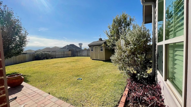 view of yard with a shed