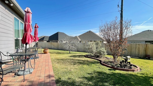 view of yard featuring a patio area