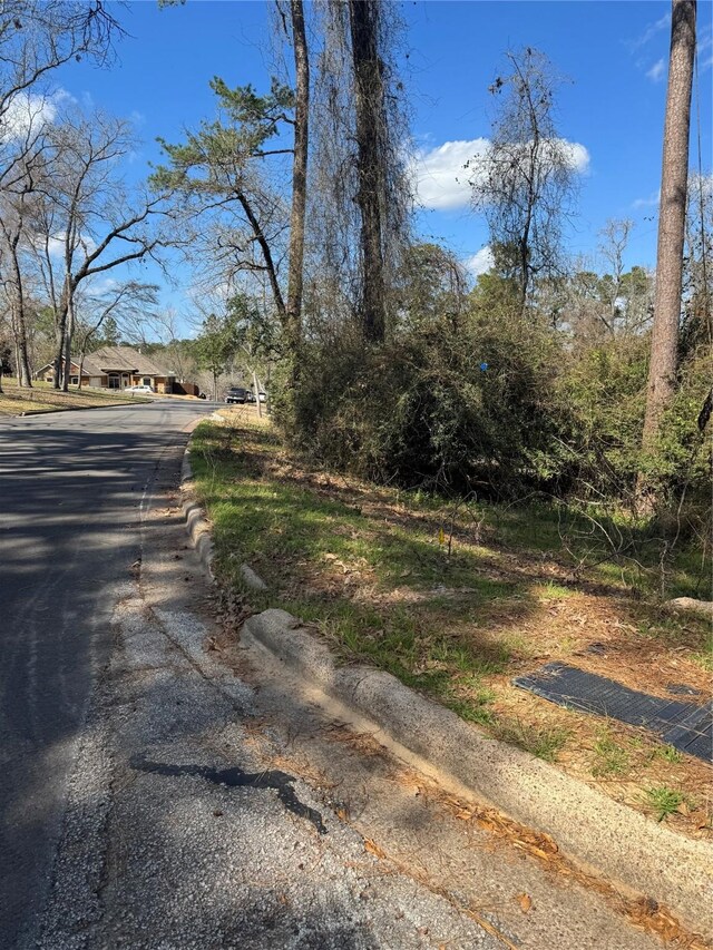 1800 Green Way Dr, Huntsville, TX 77340