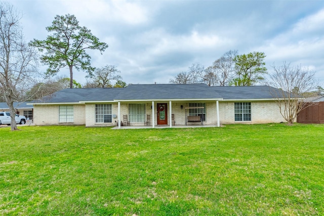 single story home with a front yard