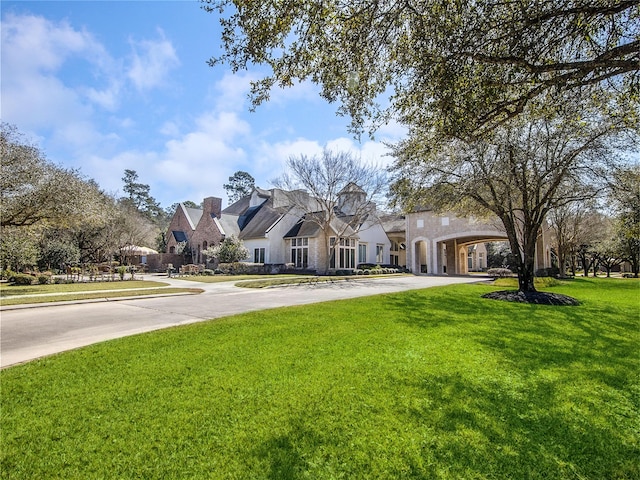 view of front facade with a front yard