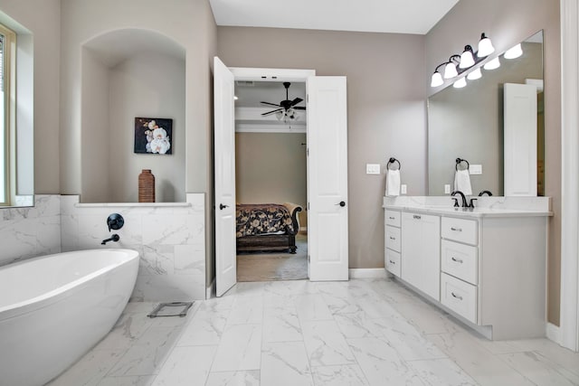 bathroom featuring ceiling fan, vanity, and a bathtub