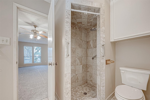 bathroom featuring a tile shower, ceiling fan, and toilet