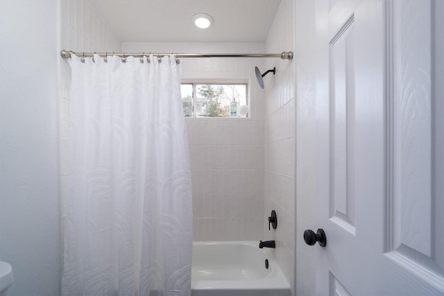 bathroom featuring shower / bath combo with shower curtain