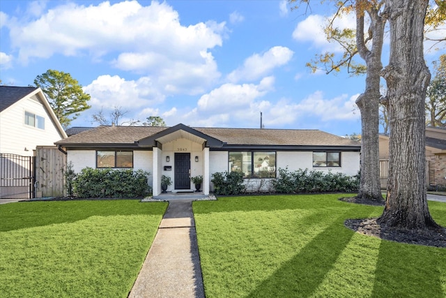 ranch-style house featuring a front yard