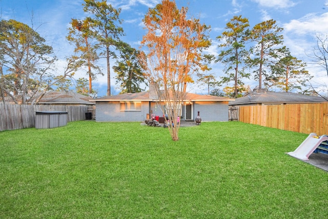 back of house featuring a lawn