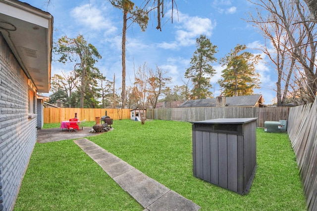 view of yard with a patio