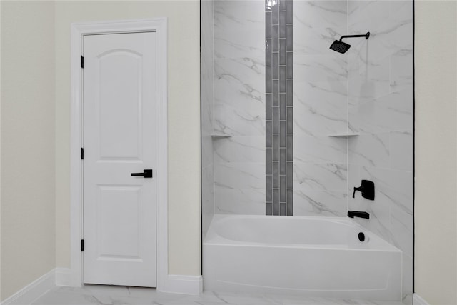 bathroom featuring tiled shower / bath combo