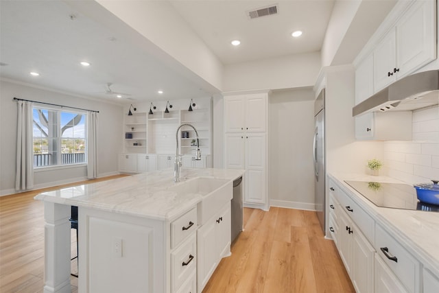 kitchen featuring a kitchen island with sink, visible vents, white cabinets, and appliances with stainless steel finishes