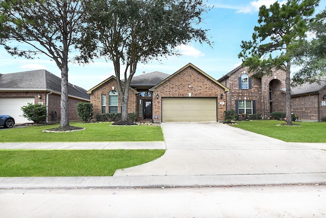 view of front facade featuring a garage and a front yard