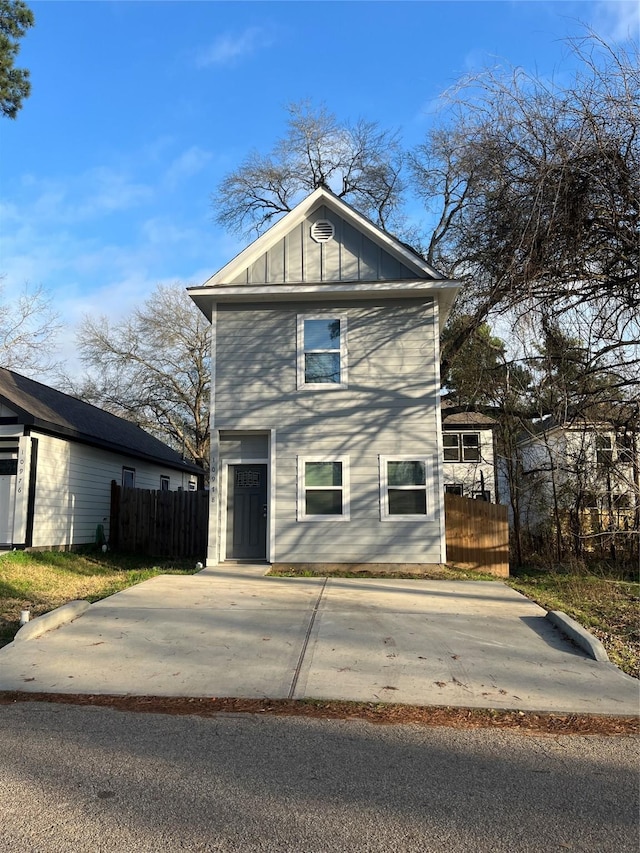 view of front of property