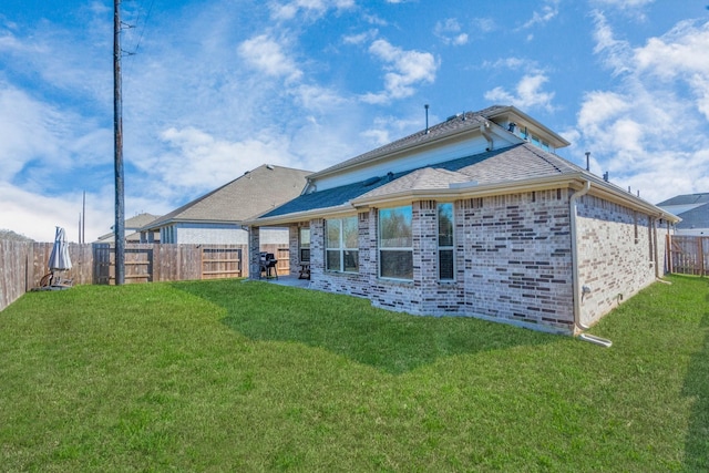 back of house featuring a lawn