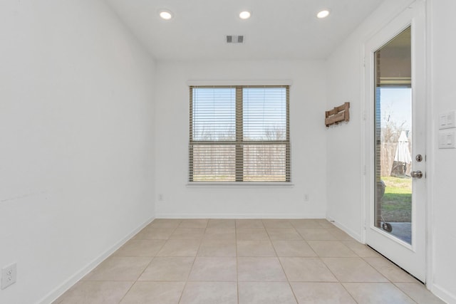 spare room featuring light tile patterned flooring