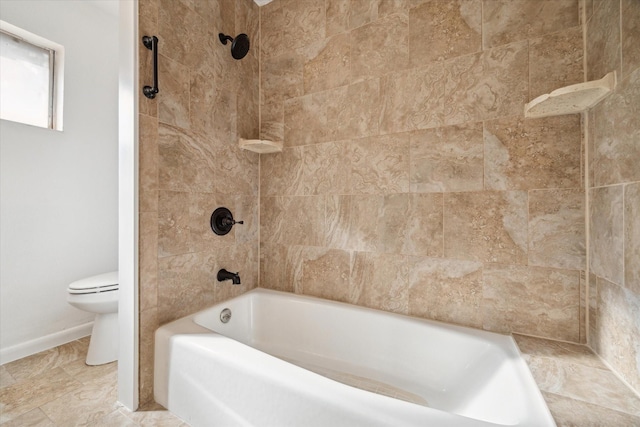 bathroom with tiled shower / bath and toilet