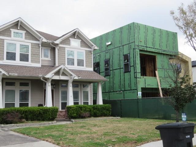 view of front of home with a front yard