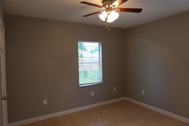 unfurnished room featuring baseboards and a ceiling fan