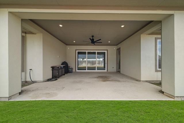 view of patio with ceiling fan