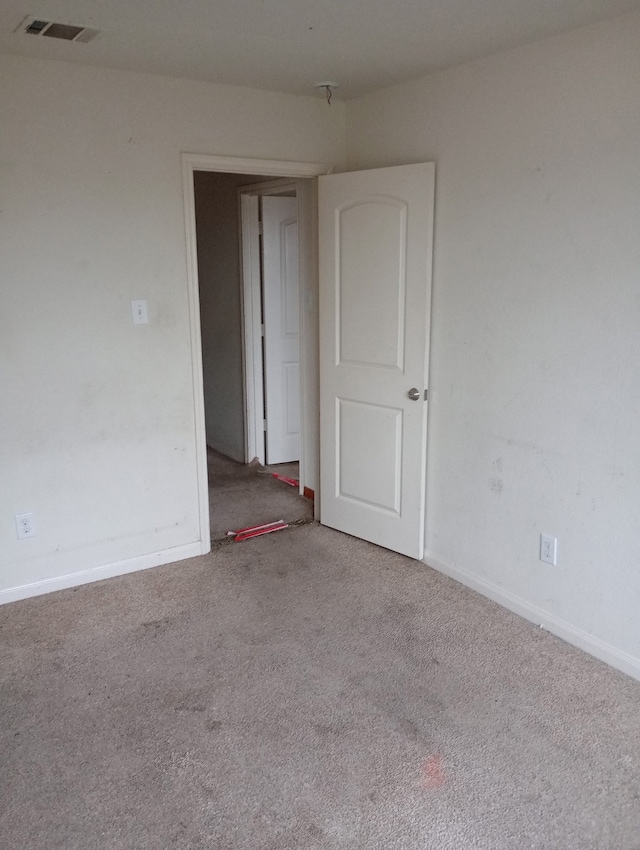 spare room featuring carpet floors