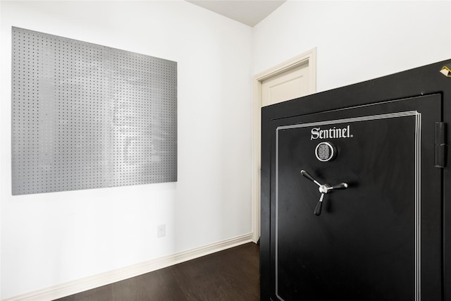 room details featuring hardwood / wood-style flooring