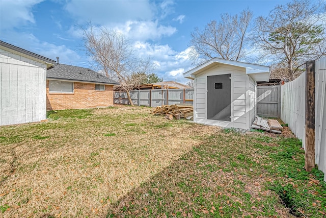 view of yard with a shed