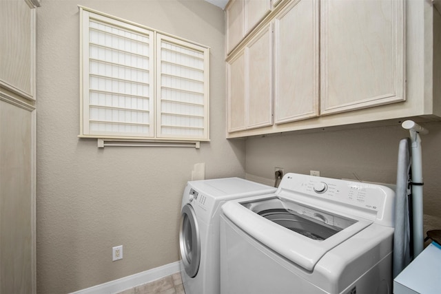 laundry room with cabinets and independent washer and dryer