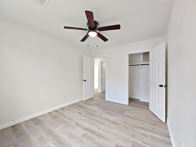 unfurnished bedroom featuring ceiling fan, light wood-type flooring, and a closet