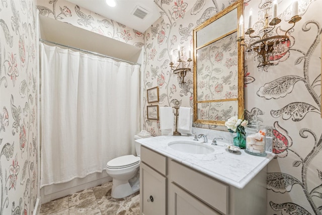 full bathroom featuring shower / tub combo with curtain, vanity, and toilet