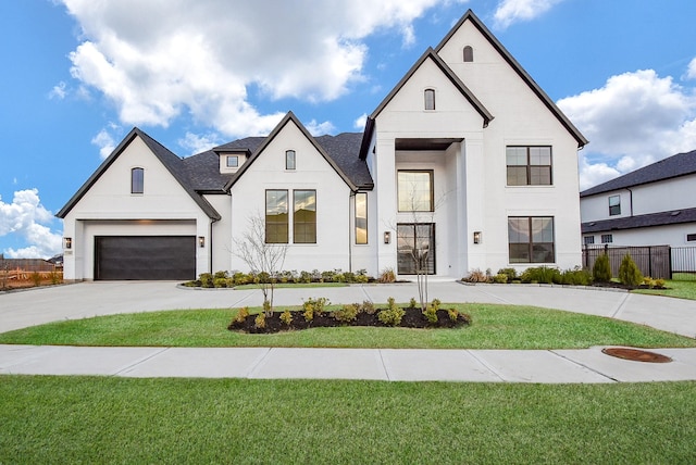 view of front facade featuring a front yard