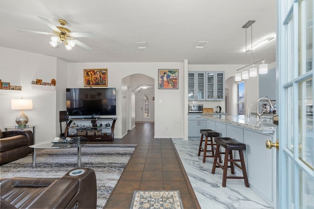 living room with sink and ceiling fan