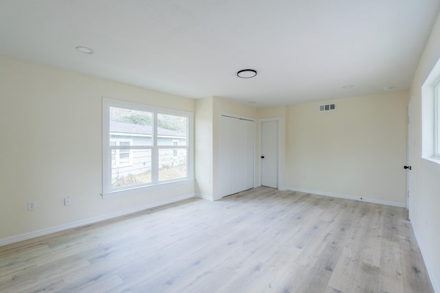 unfurnished room with light hardwood / wood-style flooring