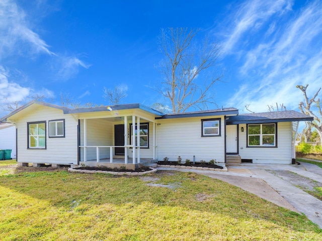 ranch-style home with a front lawn