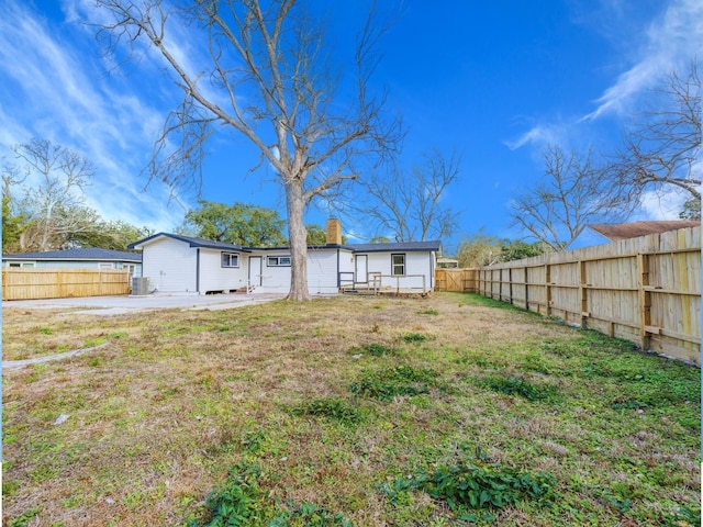 view of yard with a patio area