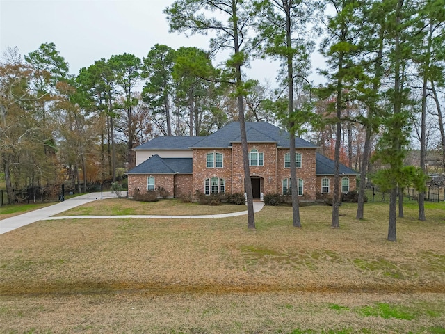 view of front facade with a front lawn