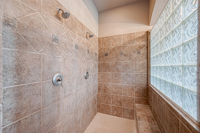 bathroom featuring tiled shower