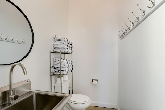 bathroom featuring sink and toilet