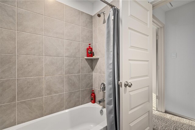 bathroom featuring shower / bath combo with shower curtain