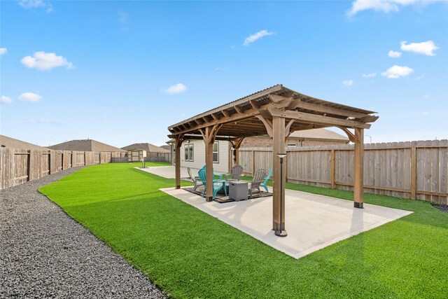 view of yard with a patio area